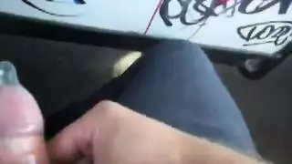 استمناء خفي في الحافلة وفرك على جسد فتاة مثير