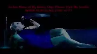 بنت ومجموعة من الشباب