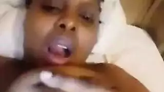 الثدي دفع محاكاة ساخرة