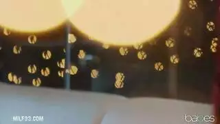 أنجيلا وايت هاردكور: قضيب عميق في الحلق وتفجير بكارة