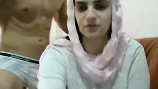 زوجان عربيان في فيلم إباحي صريح: أثداء ضخمة وإيلاج عميق