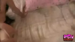 تمديد فتحتها الدافئة والضيقة للاختراق الشرجي