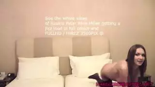 عاهرة ناشزة تتوسل لحمل سميك في فرجها المبلل