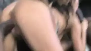 فتاة هيبي بيضاء تأخذ قضيبًا كبيرًا من شابها الآسيوي