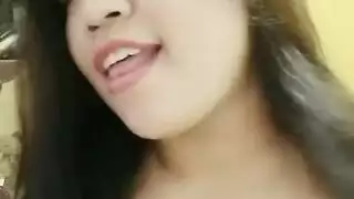 أثداء طبيعية ضخمة تُمارس عليها الجنس وتُغطى بالسائل المنوي
