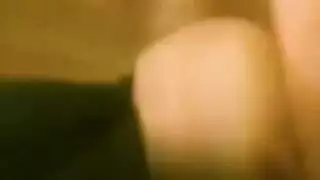 رجل إيطالي يمارس الجنس بقوة مع ربة منزل مثيرة بينما زوجها غائب