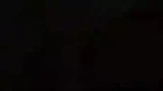 بعد دفع مهبلها، يطلق سائله المنوي على شعر عانتها