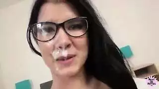 من اللطيف إلى الصارخ: أول عملية إيلاج مزدوج لها