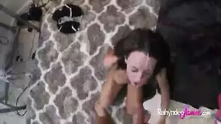 مؤخرة ممتلئة تطالب بعمود إكس إكس إكس ضخم