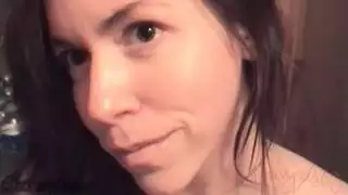 اخت تبتز اخوها لينبكها