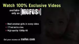 من الفم إلى المؤخرة: فتاة مثيرة تستمتع باختراق مزدوج متطرف