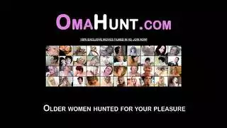 امرأة خبيرة تُسعد مؤخرة شاب