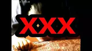 الكعكة والمؤخرة: مشاركة جماعية مع صديقتها في العيد