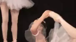 فتاة باليه مفلسة تنكح في وجهها وتتلقى قذفًا شرجيًا