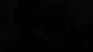 السكرتيرة منحنية على آلة النسخ