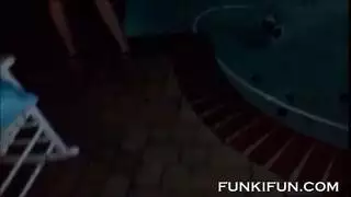 زوجته تهمله