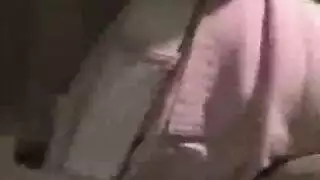 الكاميرا تلتقط كل بوصة من فرجها المبلول