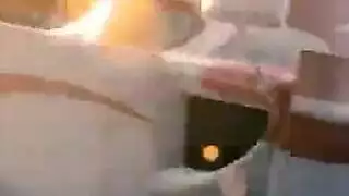 فتاة دولية تأخذ عدة قذفات