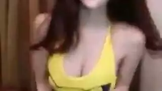 نجم إباحي منفرد يحصل على حمولة ساخنة على وجهه