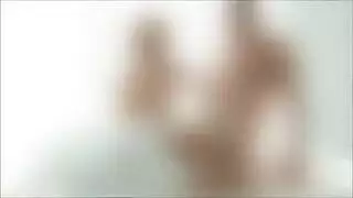 مراهقة ساخنة تستسلم لحفرها الضيقة لقضيب أسود ضخم