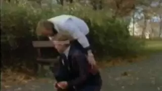 إباحية كلاسيكية: تقييد بالحزام ونكح الثقب المبلل