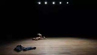 جلسة أكل مهبل سحاقي أمام نار متأججة