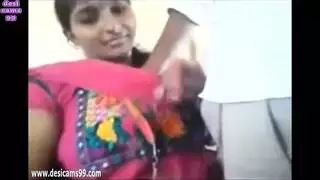 المتفحم الهندي يتوسل للانضمام إلى الجنس الجماعي الصارم