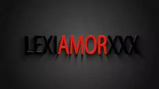 تلك الابتسامة تعني أنها مستعدة للضربات الجنسية القاسية