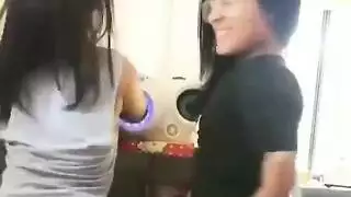 نساء عربيات ممتلئات في فعل xxx ثلاثي جامح