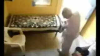 رجل عجوز يمارس الجنس مع كتكوت