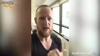 تدليك صديق مثير يؤدي إلى ضرب الفرج