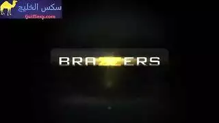 زوجة ساخنة تأخذ نيكًا قويًا في المطبخ في كسها الضيق