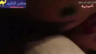 الراقصة الغريبة كاميليا تتعرض للضرب من قبل صانع الأفلام خالد