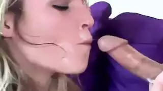 عاجزة في ملابس داخلية: جنس فموي عميق وشرج عنيف في جوارب