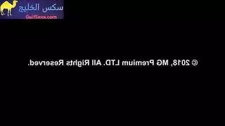 قضيب نجم البورن جوردي يدمر ربة منزل متلهفة