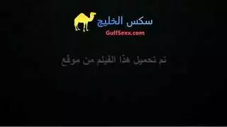 تظهر فرجها لتشتته ثم تمارس الجنس بعنف