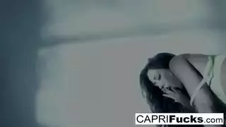 فتات تجذب انتباه والدها باش ينيكها