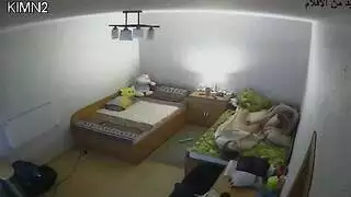 تدليك منتصف الليل يجعل قضيبه صلبًا كالصخر
