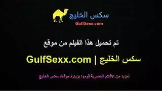 ربة منزل مثيرة تمتلئ بقضيب صلب غريب