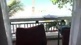 موديل ممتلئة الجسم تمارس الجنس في الخارج: مص وعنيف