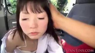 مص للقضيب ثم أخذه بعمق في المركبة