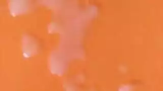 اول مره تتناك شرجي ويصب اللبن على طيزها