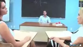 ثنين زنجيين علا وحدا بيضا حارا ينيكوها