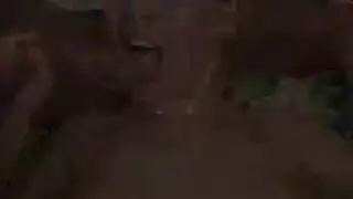 تحك كسها على شيء