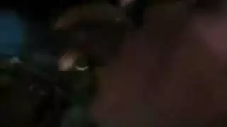 رجل أسود مخمور يمارس الجنس مع ممرضتين عضليتين في علاقة ثلاثية صعبة