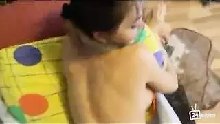 عاهرة مراهقة تأخذ شرجًا قاسيًا وقذفة داخلية