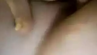 المراهقة الساخنة رايلي ريد تبلع الحمولة بعد جماع مهبلي عنيف