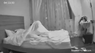 صديق يقذف على وجه الفتاة الآسيوية بعد جماع وحشي