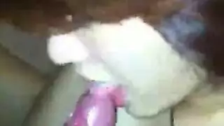 بنشر ساقيها بشكل وحشي، جيني تتوق لشرج خشن