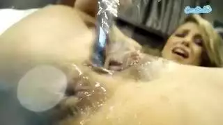 يلحس لها وتفرغ شهوتها في فمه